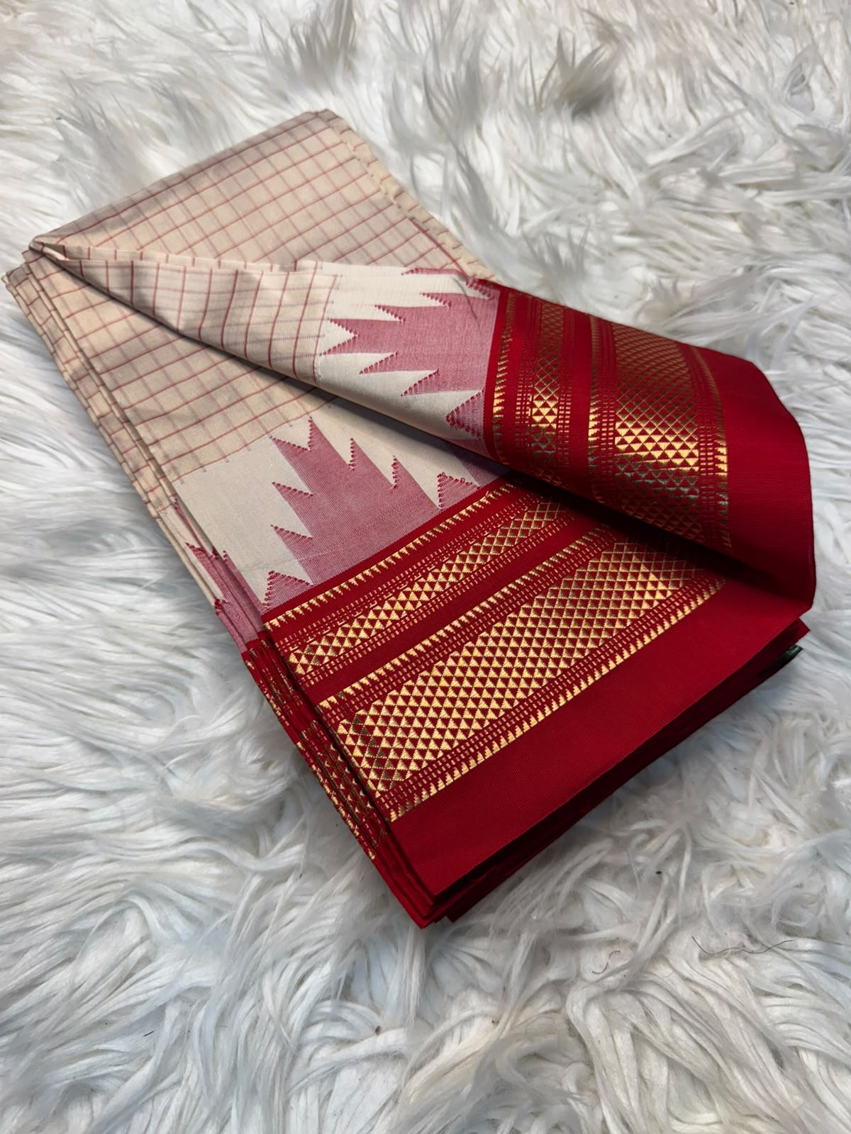 Karnataka Ilkal Pure Silk Handloom Saree with Small Kaddi Checks and Multi-Tope Silk Pallu