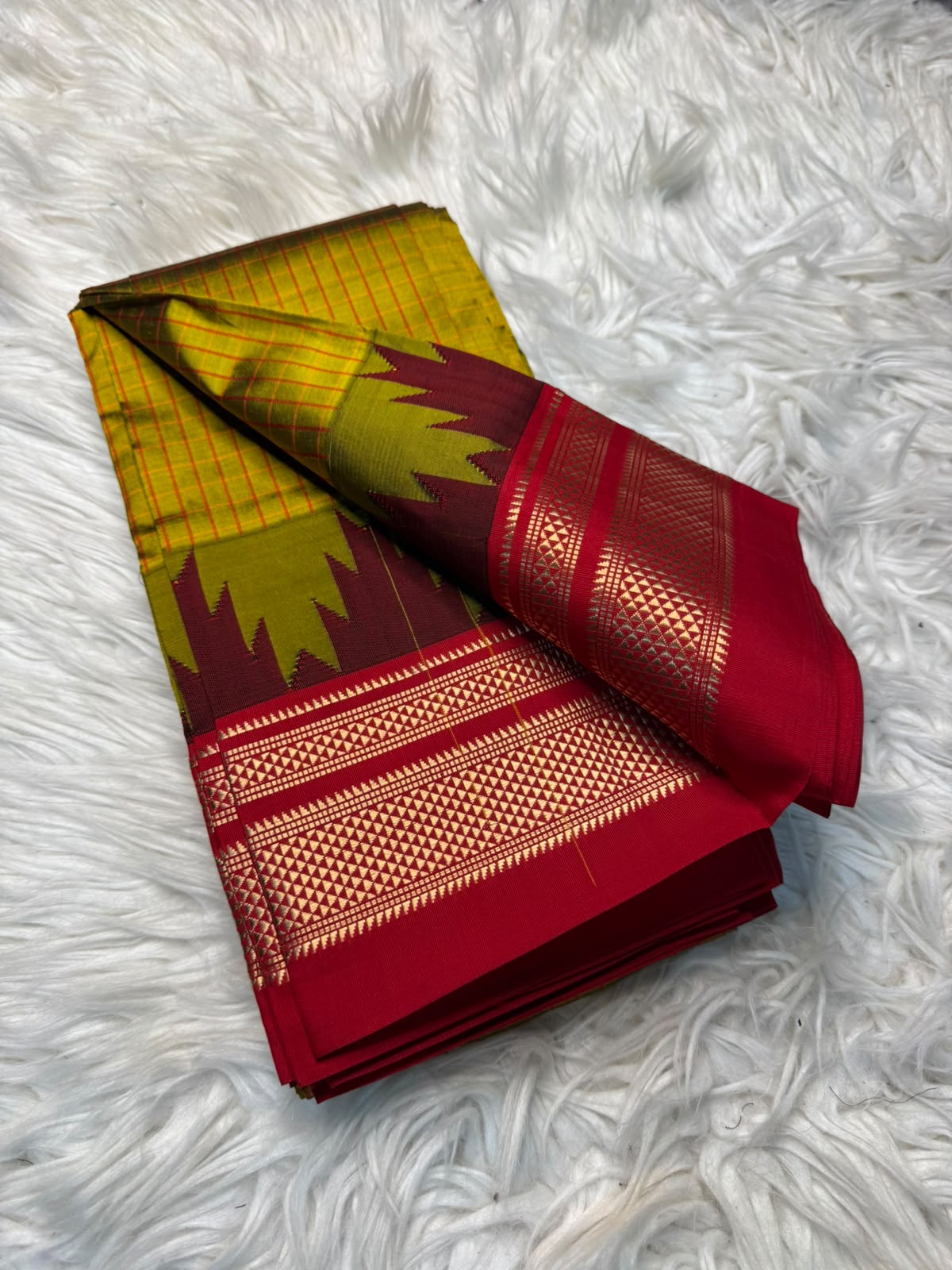 Karnataka Ilkal Pure Silk Handloom Saree with Small Kaddi Checks and Multi-Tope Silk Pallu