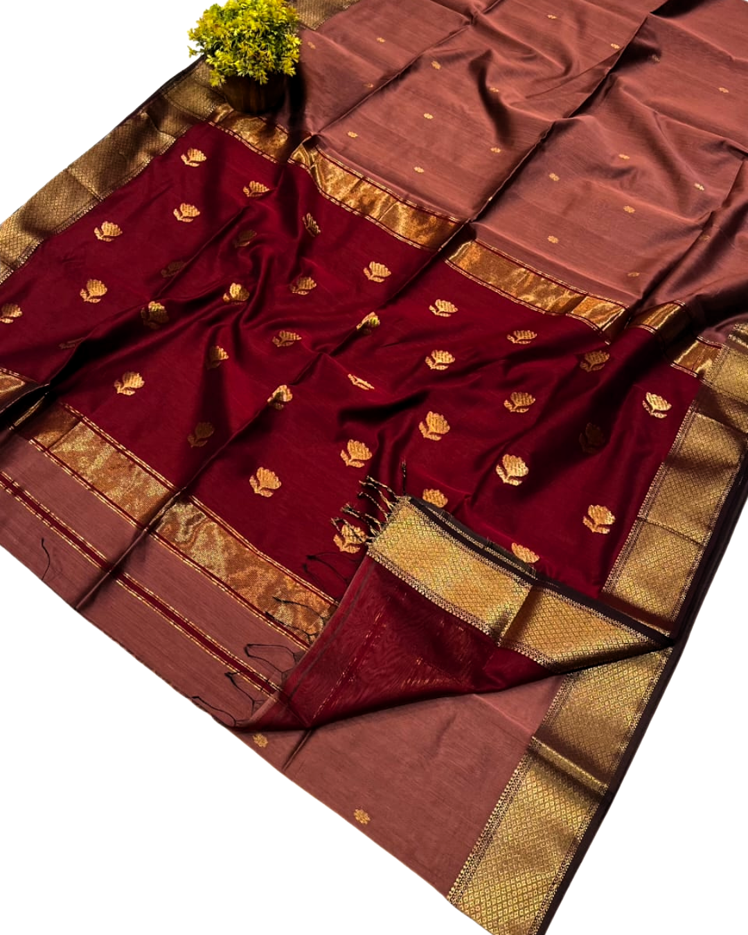Pure Maheshwari Silk Handwoven Lotus Buta Pallu Saree