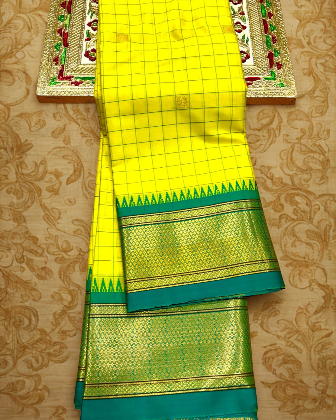 Soft Silk Check Kadiyal Paithani Temple Border Karnataka Handloom Saree