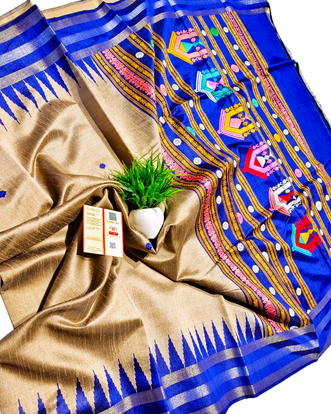 Beige Color Pure Raw Silk Chhattisgarh Handloom Dolabedi Pallu Saree