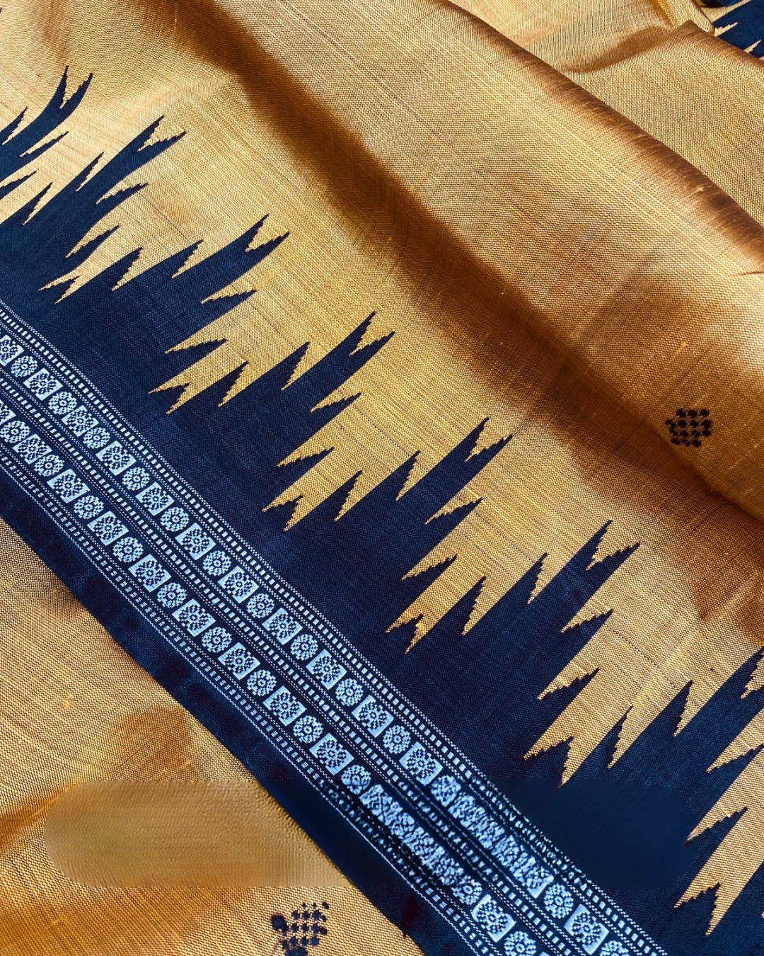 Berhampuri Silk Saree – Double Aanchal Elegance in Mustard & Black